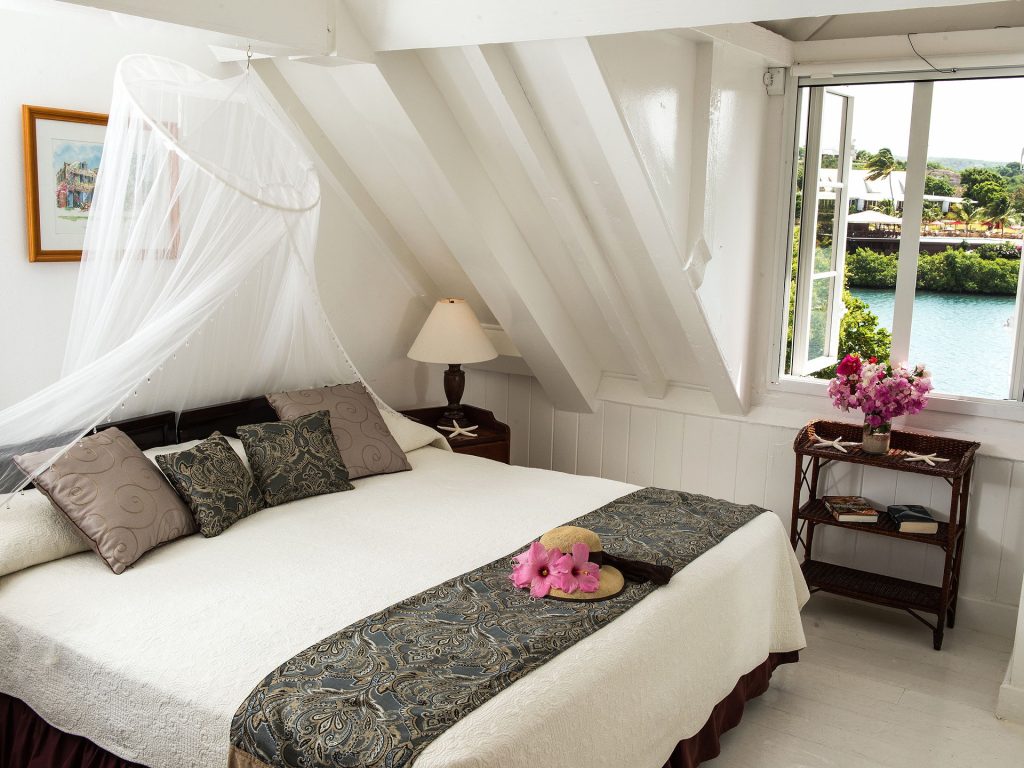 Admiral's Inn & Gunpowder Suites Standard Room with king bed or two twins. View of Harbour