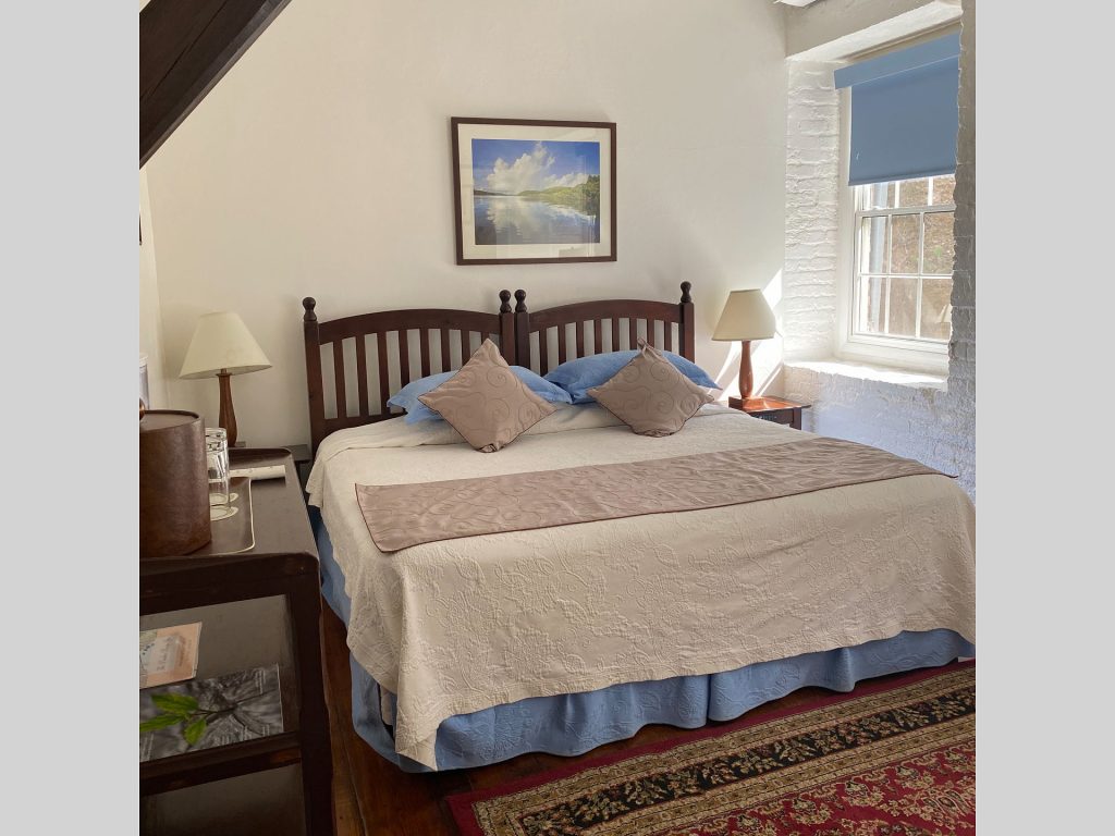 Admiral's Inn & Gunpowder Suites Superior Room with king bed or two twins. View of Hillside