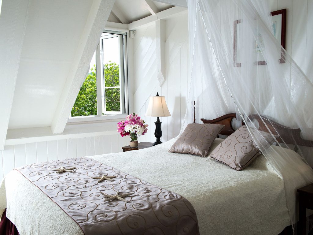 Admiral's Inn & Gunpowder Suites Standard Room with king bed or two twins. View of Harbour