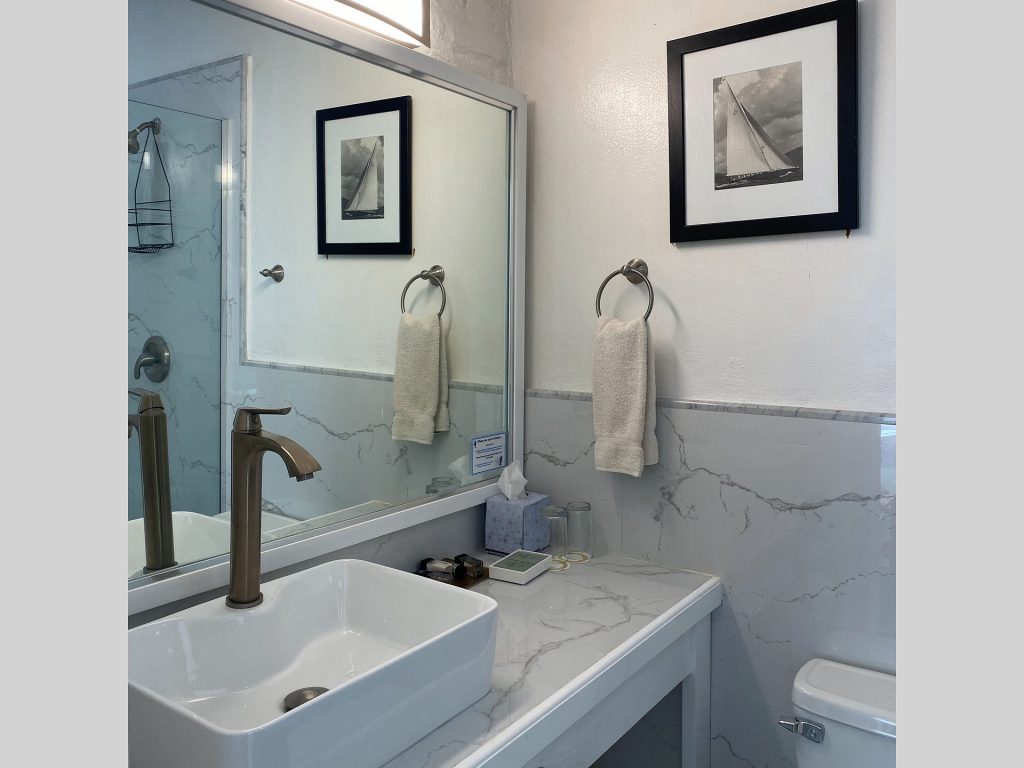 Admiral's Inn & Gunpowder Suites Superior Room bathroom.
