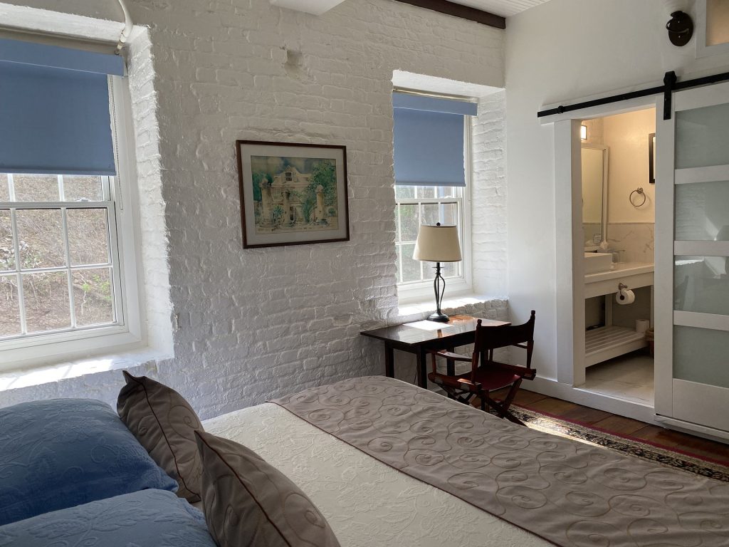 Admiral's Inn & Gunpowder Suites Superior Room with king bed or two twins. View of Hillside